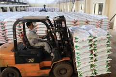 Sản phẩm phân đạm urê tại nhà máy. (Ảnh: Trần Việt/TTXVN)