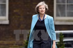 Bộ trưởng Nội vụ Anh Theresa May trước cuộc họp Nội các ở thủ đô London ngày 27/6. (Nguồn: EPA/TTXVN)