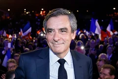Ứng cử viên Francois Fillon trong chiến dịch vận động tranh cử ở Nimes, miền Nam nước Pháp ngày 2/3. (Nguồn: EPA/TTXVN)