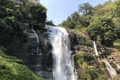 Quang cảnh thác nước Wachirathan tại Công viên Quốc gia Doi Inthanon. (Ảnh: Ngọc Quang/Vietnam+) 