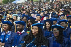 Các sinh viên tại lễ tốt nghiệp Trường đại học Howard ở Washington, DC, Mỹ. (Nguồn: AFP/TTXVN) 