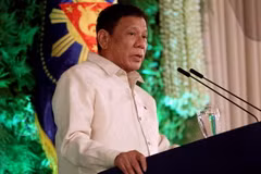 Tân Tổng thống Rodrigo Duterte phát biểu tại lễ tuyên thệ nhậm chức ở Manila ngày 30/6. (Nguồn: EPA/TTXVN)