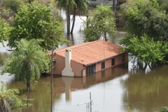 Một ngôi nhà ở Paraguay bị ngập do mưa lũ. (Nguồn: AFP/Getty Images)
