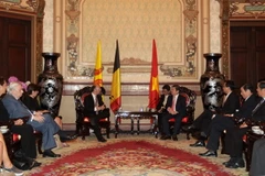 Chủ tịch Ủy ban Nhân dân Thành phố Hồ Chí Minh Nguyễn Thành Phong tiếp ngài Rudy Demotte, Bộ trưởng-Thủ hiến vùng Wallonie – Bruxelles, Vương quốc Bỉ. (Ảnh: Thanh Vũ/TTXVN)