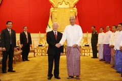 Tổng Bí thư Nguyễn Phú Trọng gặp thân mật Tổng thống Myanmar Htin Kyaw. (Ảnh: Trí Dũng/TTXVN)
