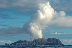 Núi lửa White Isand phun trào. (Nguồn: AFP/TTXVN) 