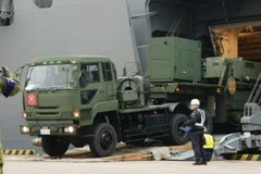 Xe chở hệ thống đánh chặn tên lửa PAC-3 rời bến cảng ở Ishigaki ở miền Nam Nhật Bản ngày 6/2. (Nguồn: Kyodo/TTXVN)