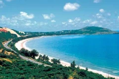 [Video] Thích thú cảm giác cùng dù bay tại biển Hòn Rơm