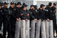 Cảnh sát chống bạo động Tunisia. (Nguồn: AFP/TTXVN)