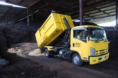 Rác thải thực phẩm được các xe tải chuyên dụng phân loại, thu gom tập kết tại công ty sản xuất phân bón hữu cơ Taihi Puranto Hiroshima. (Ảnh: Thành Hữu/TTXVN) 