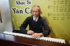 Tượng sáp nhạc sỹ Văn Cao. (Ảnh: Phương Vy/TTXVN)