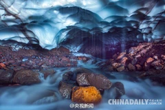 [Photo] Động băng huyền ảo nhiều màu sắc ở bán đảo Kamchatka