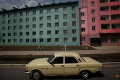 Một chiếc xe trên đường phố Bình Nhưỡng. (Nguồn: Reuters)