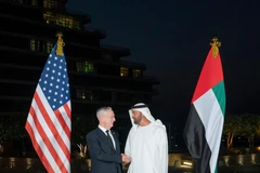 Bộ trưởng Quốc phòng Mỹ James Mattis (trái) và Thái tử Mohamed bin Zayed. (Nguồn: thenational.ae)