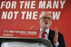 Lãnh đạo Công đảng đối lập Anh Jeremy Corbyn phát biểu về Brexit tại Harlow, ngày 5/11/2019. (Nguồn: THX/TTXVN) 