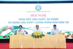 Bàn chủ tọa tại hội nghị. (Ảnh: Thành Đạt/TTXVN) 