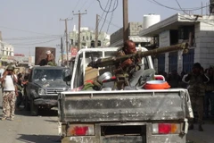 Binh sỹ Yemen tiếp quản Loder, thị trấn cuối cùng của Abyan vừa được giải phóng ngày 10/8. (Nguồn: AFP/TTXVN) 