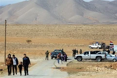 Người tị nạn Syria qua cửa khẩu Zemrani, nằm giữa Syria và Lebanon, về tới khu vực Qalamoun, phía bắc Damascus, ngày 15/11/2018. (Nguồn: THX/TTXVN) 