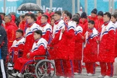 Phái đoàn Triều Tiên tới tham dự Paralympic PyeongChang 2018 tại lễ đón ở làng vận động viên PyeongChang, Hàn Quốc ngày 8/3. (Nguồn: Kyodo/TTXVN)