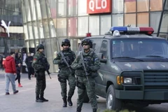 Cảnh sát tuần tra tại khu mua sắm Tam Lý Đồn. (Nguồn: Reuters) 