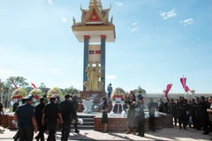Lễ viếng các Anh hùng liệt sỹ Campuchia-Việt Nam. (Ảnh: Xuân Khu/TTXVN)