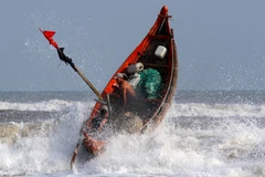 [Photo] Nhọc nhằn mưu sinh nghề biển của ngư dân Thừa Thiên-Huế