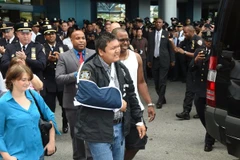 Hart Nguyễn may mắn sống sót nhờ chiếc áo chống đạn. (Nguồn: newsday.com)