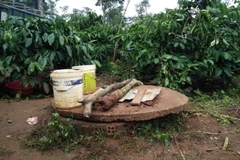 Giếng đào nơi xảy ra vụ đuổi nước khiến hai mẹ con chị Hiền tử vong. (Ảnh: Phạm Cường/TTXVN)