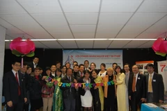 Trí thức Việt Nam tại Pháp chia sẻ khát vọng trong năm mới Mậu Tuất