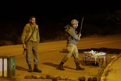 Binh sỹ Israel gác tại khu vực Cao nguyên Golan ngày 10/5. (Nguồn: THX/TTXVN)