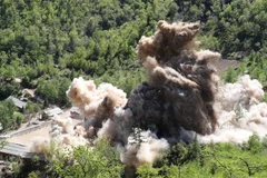 Triều Tiên phá hủy đường hầm số 4 tại bãi thử hạt nhân Punggye-ri ngày 24/5/2018. (Nguồn: Yonhap/TTXVN) 