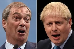 Thủ tướng Anh Boris Johnson (phải) và lãnh đạo đảng Brexit Nigel Farage. (Nguồn: AFP/TTXVN) 