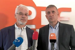 Joerg Brase, phóng viên ZDF (phải) và Thomas Seibert, phóng viên của Tagesspiegel. (Nguồn: DPA) 