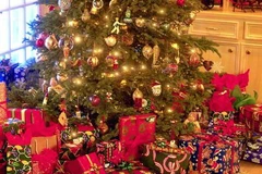 Những quà tặng Noel mà chủ nhân thấy không phù hợp có thể mang tặng lại cho các tổ chức từ thiện để lập quỹ. (Nguồn: photoecrandenoel.com) 