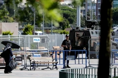 Cảnh sát Thổ Nhĩ Kỳ gác ở thành phố Istanbul ngày 21/7. (Nguồn: EPA/TTXVN)