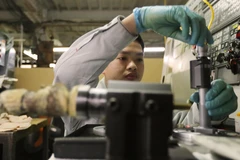 Một lao động tại nhà máy ở Nhật Bản. (Nguồn: asia.nikkei.com) 