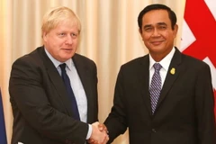 Ngoại trưởng Anh Boris Johnson (trái) và Thủ tướng Thái Lan Prayut Chan-ocha. (Nguồn: AP)
