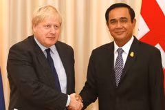 Ngoại trưởng Anh Boris Johnson (trái) và Thủ tướng Thái Lan Prayut Chan-ocha. (Nguồn: AP)
