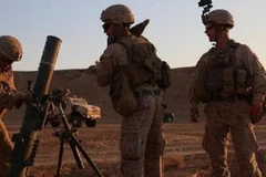 Khói bốc lên sau một cuộc pháo kích ở Deir Ezzor. (Nguồn: AFP/TTXVN) 