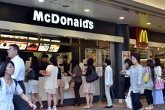 Theo OECD, các tập đoàn lớn như Starbucks, McDonald’s hay Google chỉ nộp thuế với các khoản tiền hết sức ít ỏi so với kinh doanh thực của họ. (Nguồn: AFP/TTXVN)