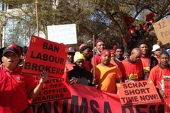 Hơn 200.000 công nhân Nam Phi đình công đòi tăng lương