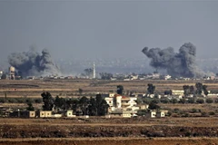 Khói bốc lên sau các cuộc không kích ở Syria. (Nguồn: AFP/TTXVN) 