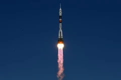 Tàu vũ trụ Soyuz MS-10 của Nga rời bệ phóng từ sân bay vũ trụ Baikonur ở Kazakhstan trong sứ mệnh đưa các nhà du hành Nga-Mỹ lên Trạm Vũ trụ quốc tế (ISS), ngày 11/10. (Nguồn: AFP/TTXVN)