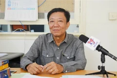 Nhà báo Keo Chandara, Phó Tổng Giám đốc Hãng Thông tấn Campuchia (AKP), trả lời phỏng vấn phóng viên TTXVN. (Ảnh: Nhóm phóng viên TTXVN tại Campuchia) 