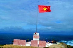 Quảng Ngãi: Thắp sáng cột cờ Tổ quốc trên đảo Lý Sơn