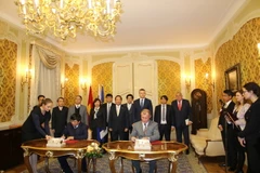 Lễ ký kết Thỏa thuận hợp tác giữa VNPT - Technology với DanubiaTel. (Ảnh: Trần Quang Vinh/TTXVN)