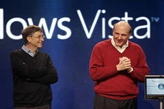 Steve Ballmer (phải) và Bill Gates. (Nguồn: AP) 
