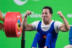 Niềm vui của vận động viên Lê Văn Công sau khi hoàn thành nội dung cử tạ nam hạng 49 kg tại Paralympic 2016. (Nguồn: THX/TTXVN)