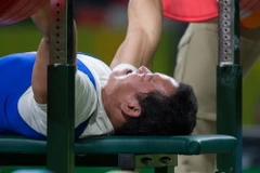 Hình ảnh lực sỹ Lê Văn Công phá kỷ lục Paralympic 2016