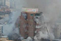 Hiện trường vụ hỏa hoạn tại trung tâm thể hình ở Jecheon, Hàn Quốc ngày 21/12. (Nguồn: Yonhap/TTXVN)